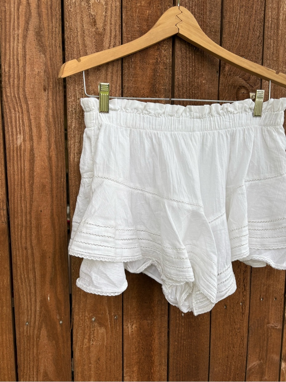 American Eagle Aerie White Ruffle Eyelet Shorts - Picture 2 of 4